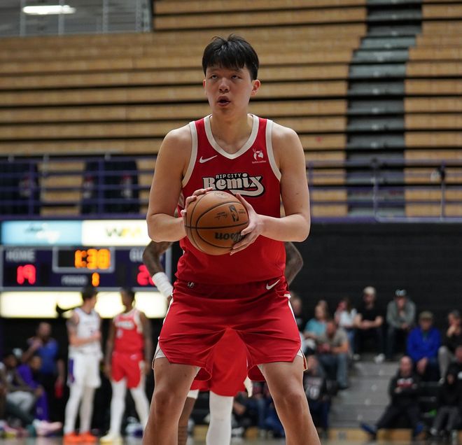 杨瀚森两双数据助力混音队鏖战快船 中国球员