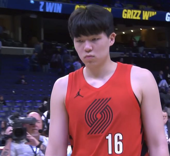 杨瀚森两双数据助力混音队鏖战快船 中国球员