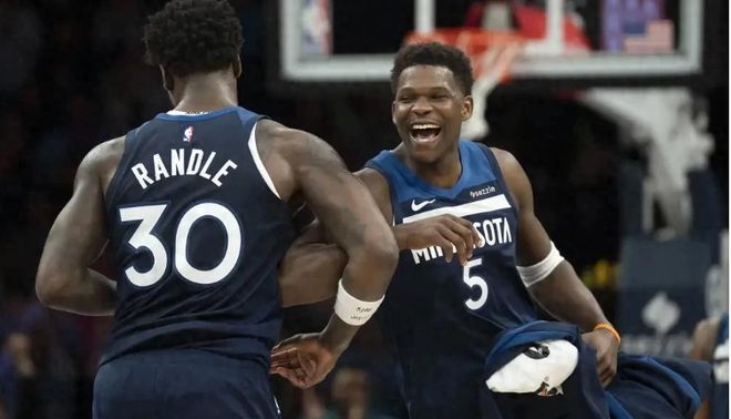 森林狼客场惨败76人 爱德华兹铁味难掩球队低迷