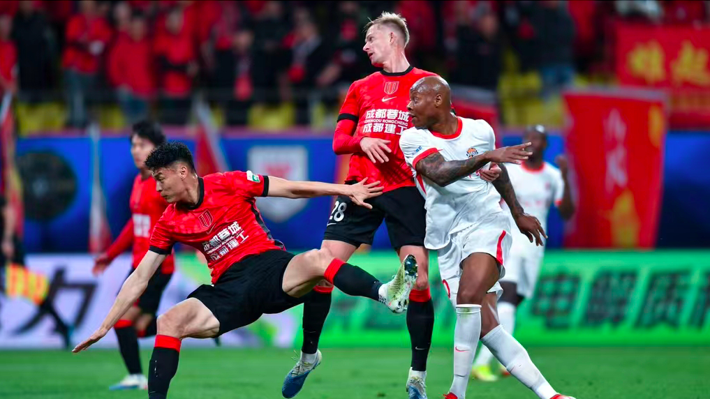 英冠争议点球引爆热议，多队赛事上演精彩对决