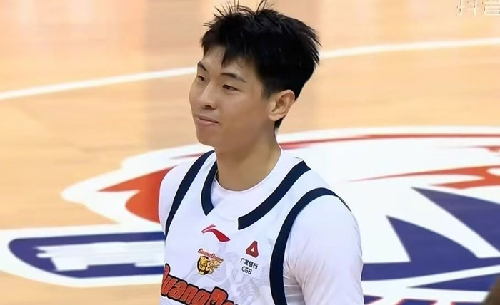 四月困境再现，新援签约后训练遇挑战